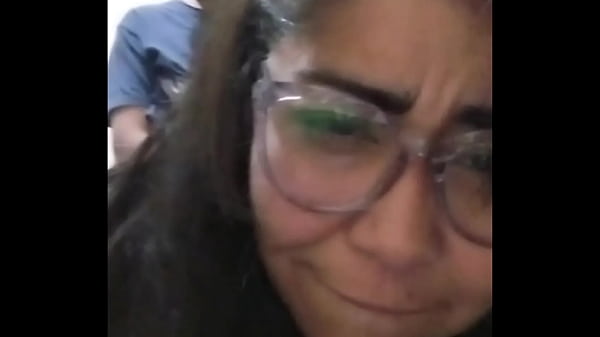 Comendo loirinha de quatro em cima da cama