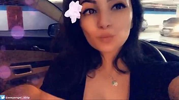 Novinha gordinha transa com macho na webcam e fica depravada