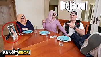 Sexo selvagem com Juliana Vega e Mia Khalifa na suruba gostosa e cheia de gemidos altos